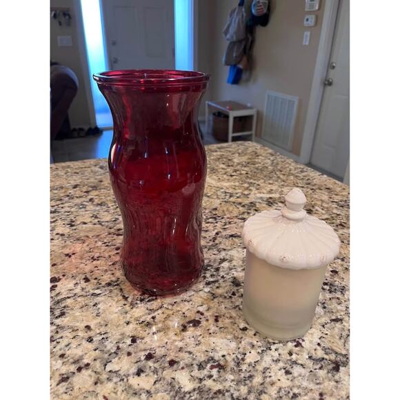 Soy candle and red vase - Picture 2 of 4